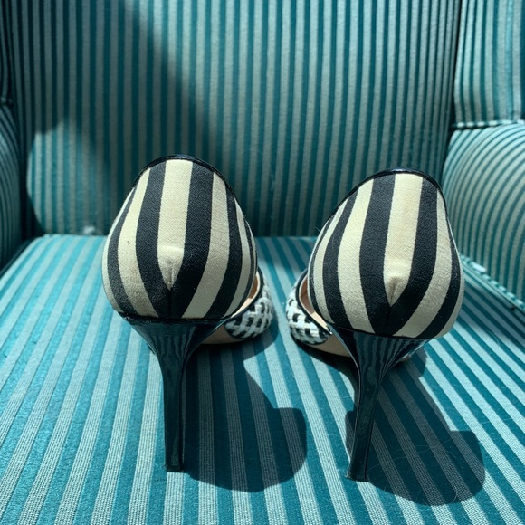 Gorgeous Manolo Blahnik size 7 heels - Picture 3 of 6